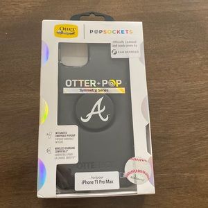 Atlanta Braves Otterbox and pop socket. New in box.